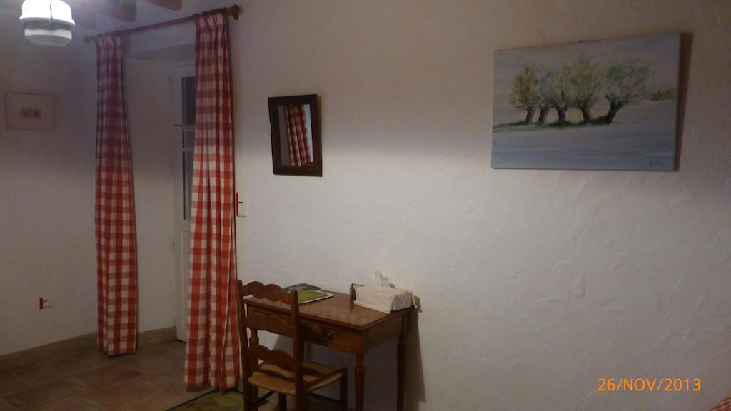 Couette Et Potager D'Antan Acomodação com café da manhã Mellé Quarto foto